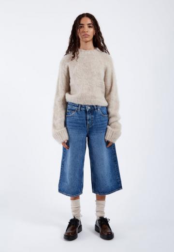 Короткие джинсы