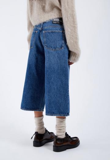 Короткие джинсы