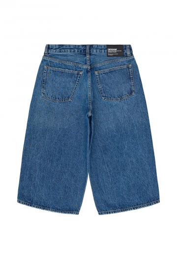 Короткие джинсы