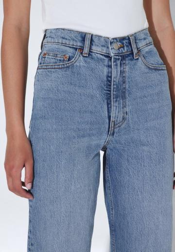 Прямые джинсы