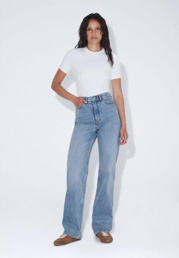 Прямые джинсы