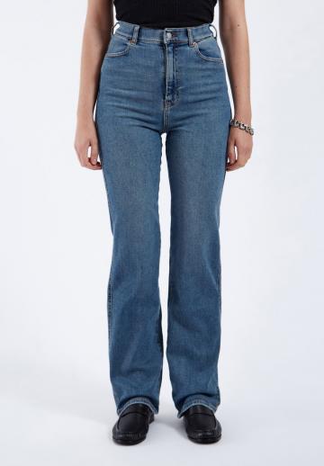 Прямые джинсы