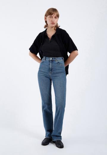 Прямые джинсы