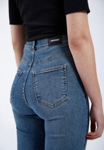 Прямые джинсы