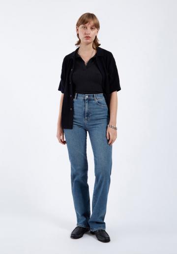 Прямые джинсы