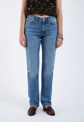 Прямые джинсы