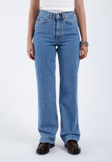 Прямые джинсы
