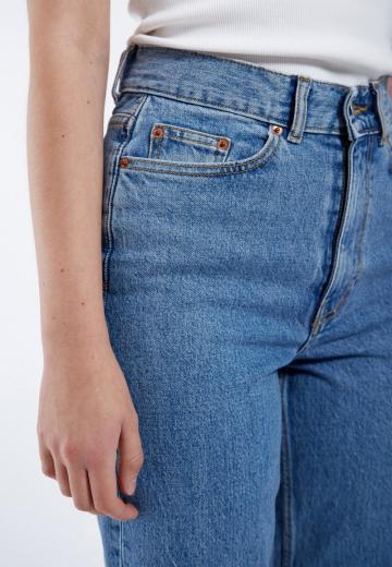 Прямые джинсы