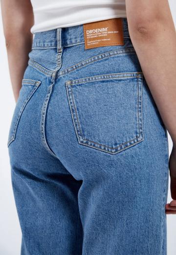 Прямые джинсы