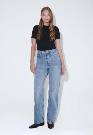 Прямые джинсы