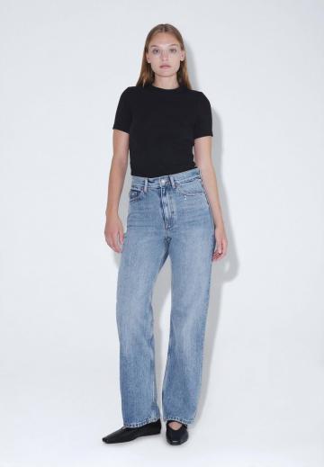 Прямые джинсы
