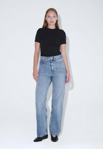 Прямые джинсы