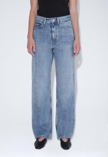 Прямые джинсы