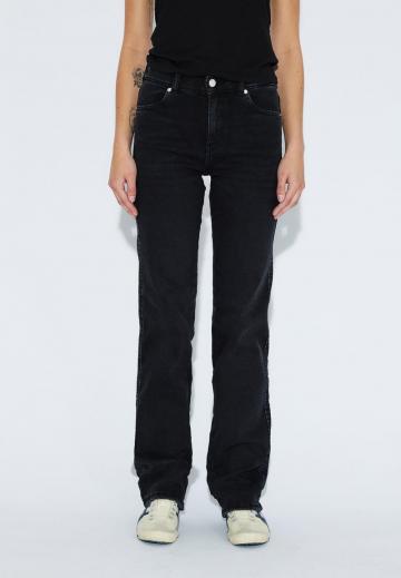 Прямые джинсы