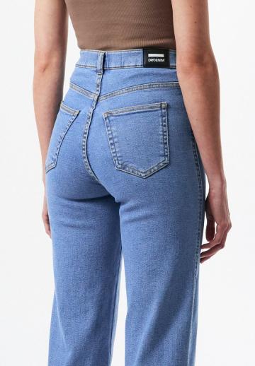 Прямые джинсы