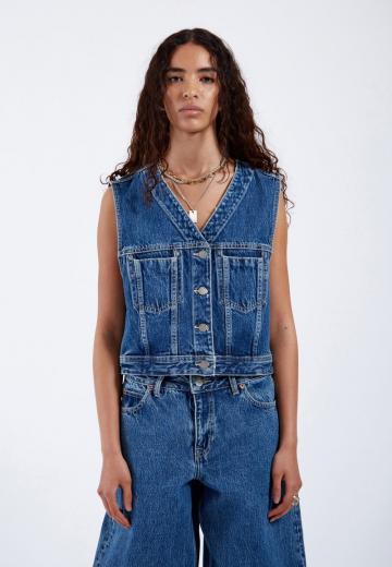 Джинсовая жилетка