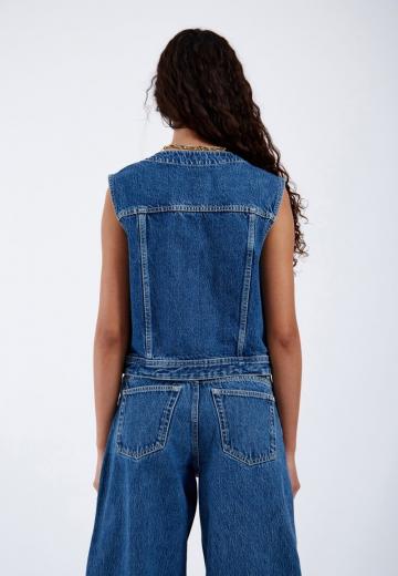 Джинсовая жилетка
