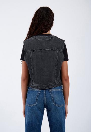 Джинсовая жилетка