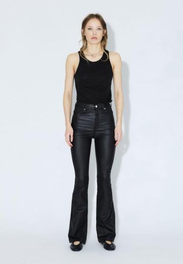 Клешеные джинсы