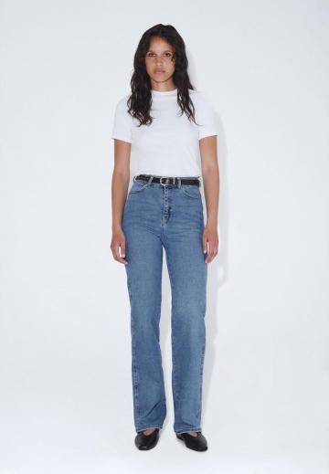 Прямые джинсы