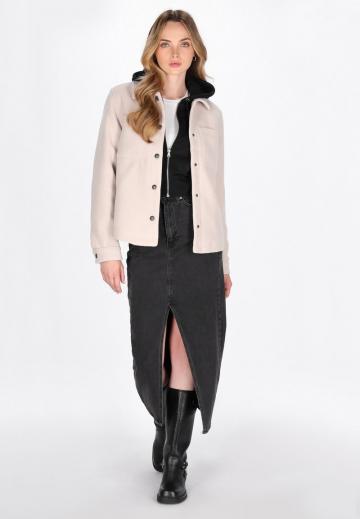 Куртка с накладнымит карманами