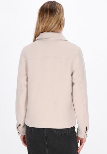 Куртка с накладнымит карманами