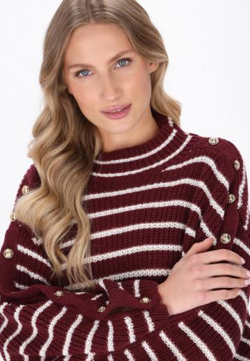 Пуловер в полоску