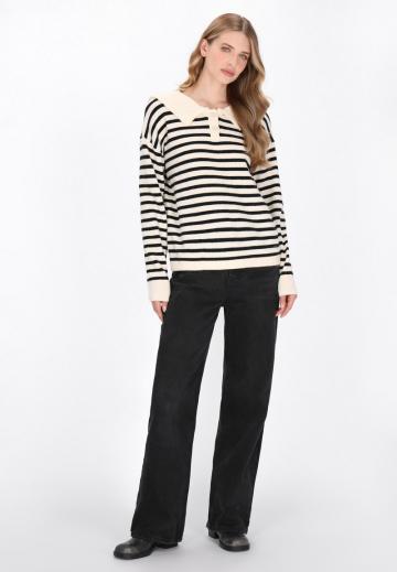 Пуловер в полоску