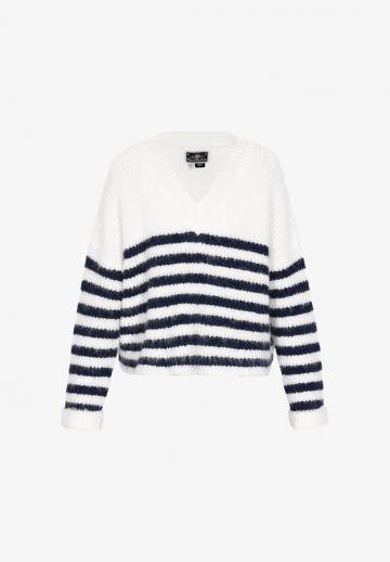 Пуловер в полоску