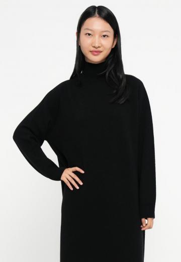 Вязаное платье