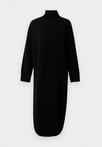 Вязаное платье