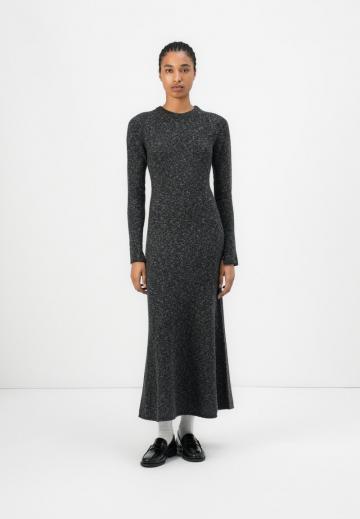 Вязаное платье