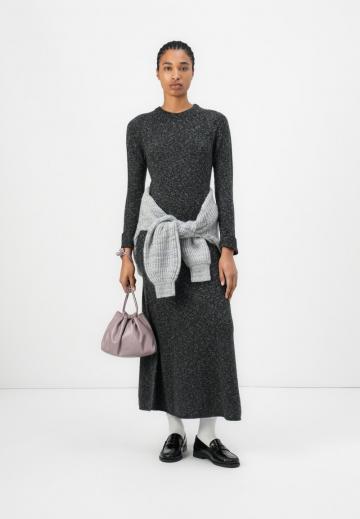 Вязаное платье