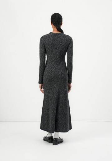 Вязаное платье