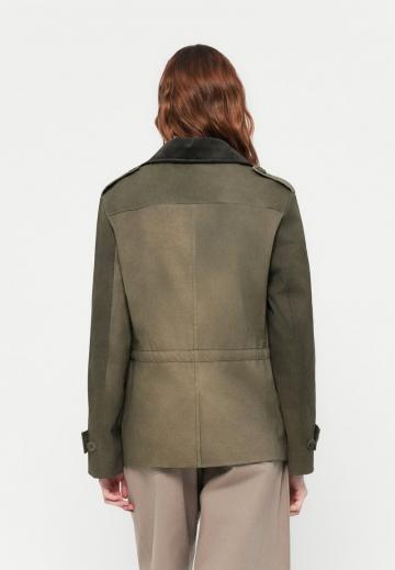 Куртка с накладнымит карманами