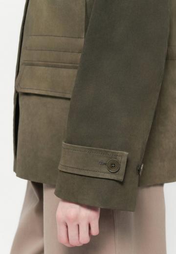 Куртка с накладнымит карманами