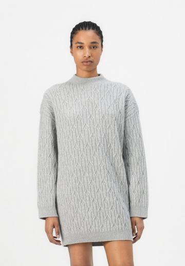 Вязаное платье