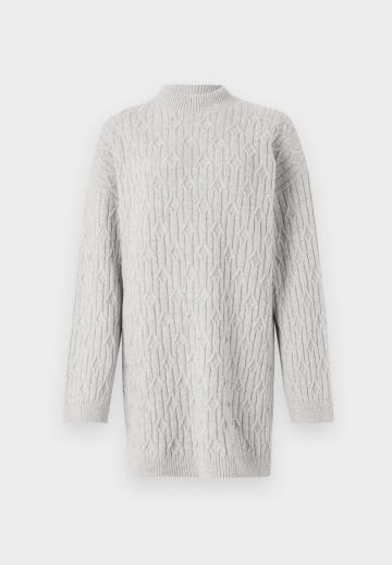 Вязаное платье