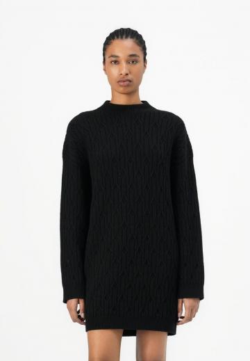 Вязаное платье
