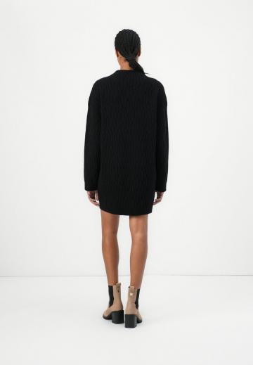 Вязаное платье