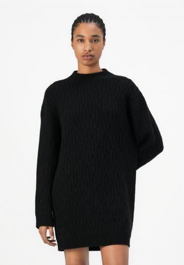 Вязаное платье