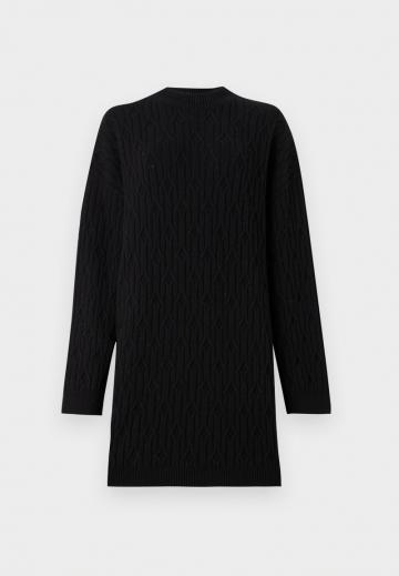 Вязаное платье