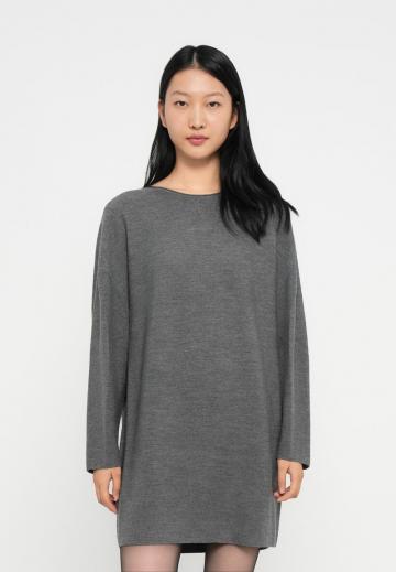 Вязаное платье