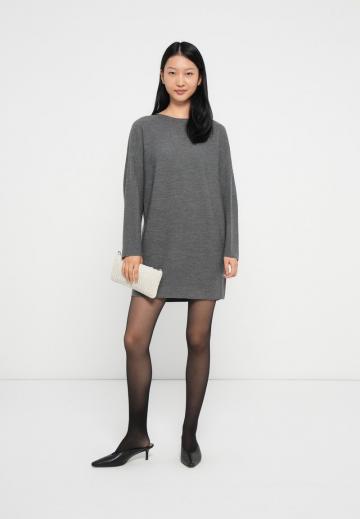 Вязаное платье