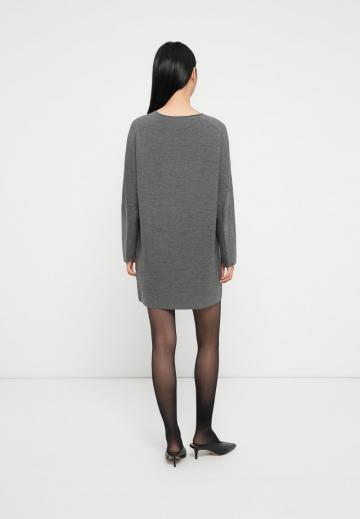 Вязаное платье