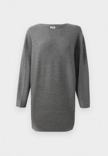 Вязаное платье