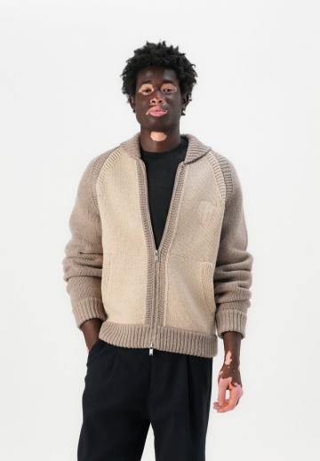 Вязаная кофта