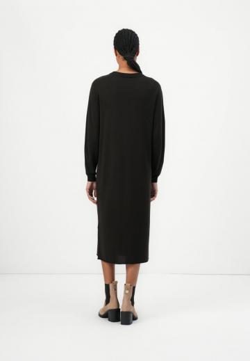 Вязаное платье