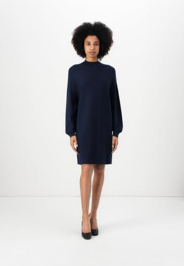 Вязаное платье