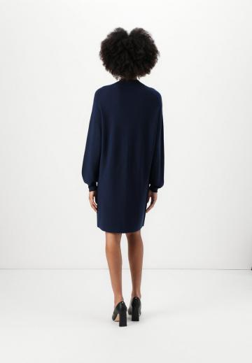 Вязаное платье